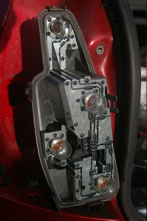 Fitting a Peugeot 308SW reversing camera step H-3